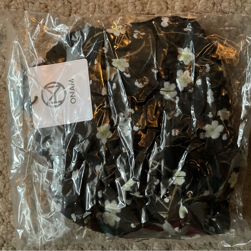 NWT Onam Scarf 🧣 - Picture 3 of 3